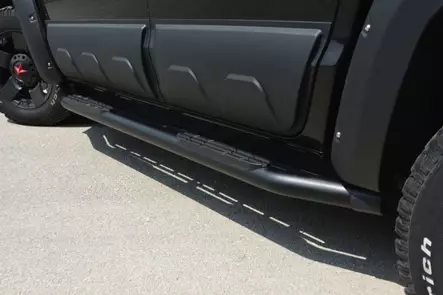 VW Amarok Sidorör med stegyta Svart - Volkswagen - 8020104980 - 1