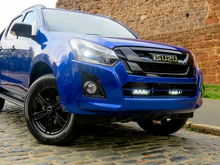 Isuzu D-Max Lazer Triple-R 750 Nedre grillkit - Isuzu - 8020104750 - 1