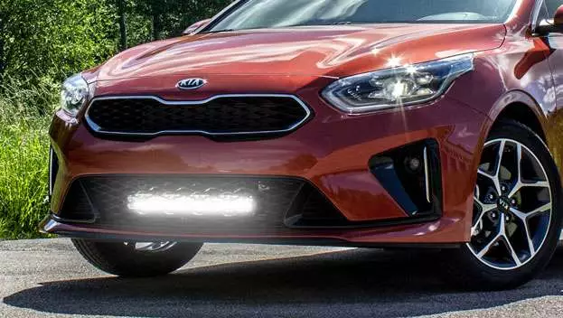 KIA Ceed DSM Extraljusramp Modellanpassat fäste - KIA - 7000010240 - 1