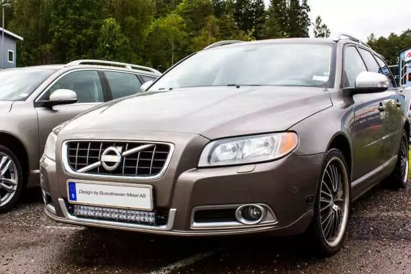 Volvo V70 Ledramp + modellanpassat fäste - Volvo - 8020100270 - 2