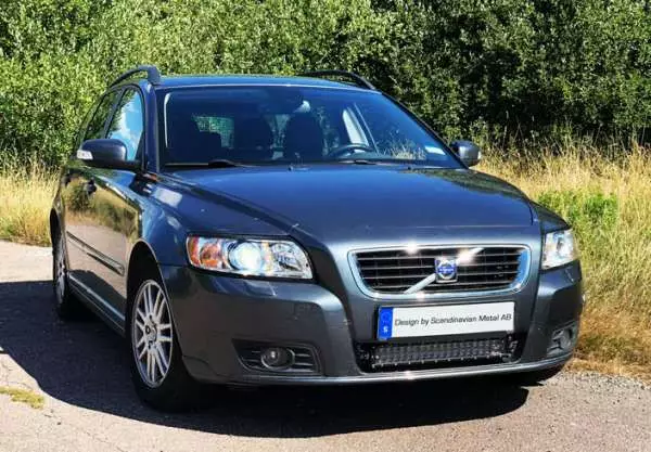 Volvo V50 Ledramp + modellanpassat fäste - Volvo - 8020100330 - 1