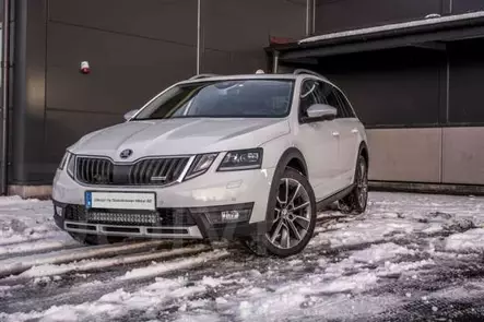 Skoda Octavia Ledramp + modellanpassat fäste - Skoda - 8020100241 - 1