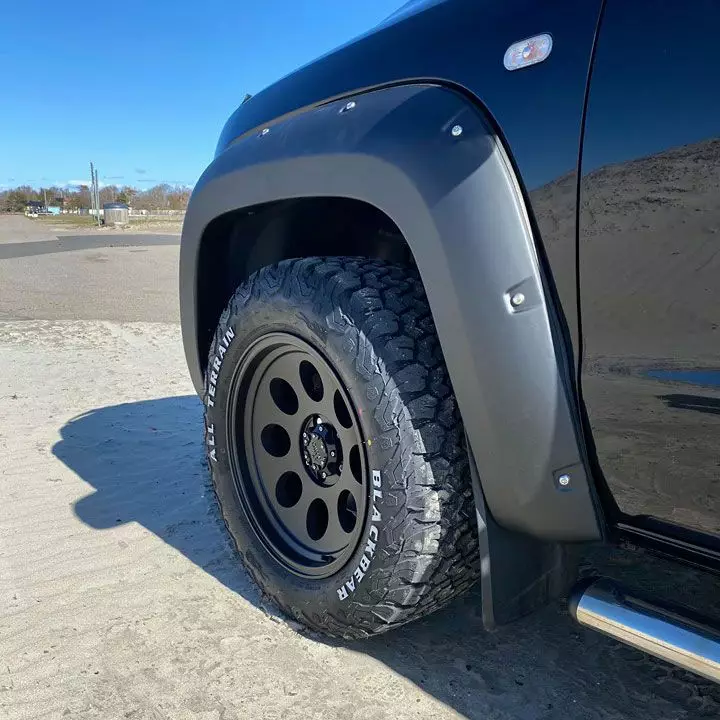 Volkswagen Amarok V6 Skärmbreddare med nitar - Volkswagen - 8020103402 - 1