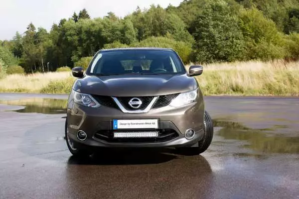 Nissan Qashqai LED Ramp + fäste - Nissan - 8020100235 - 1