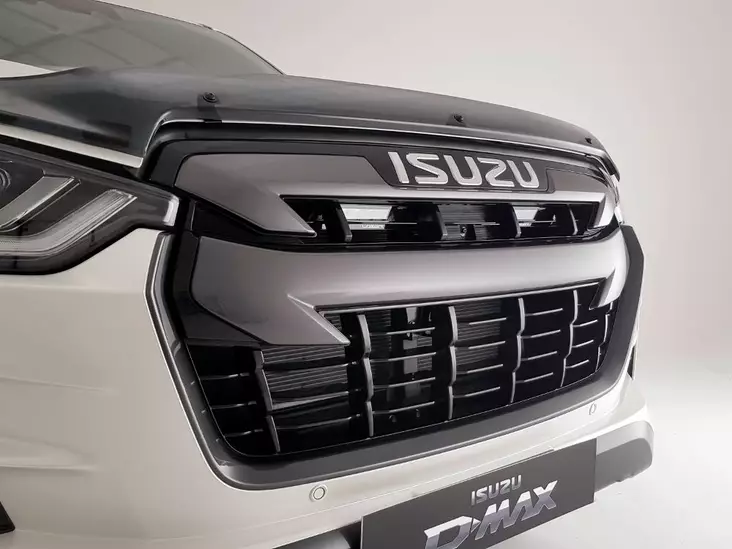 Isuzu D-Max 2021- Lazer Linear 6 Grillkit - Isuzu - 8020104746 - 1