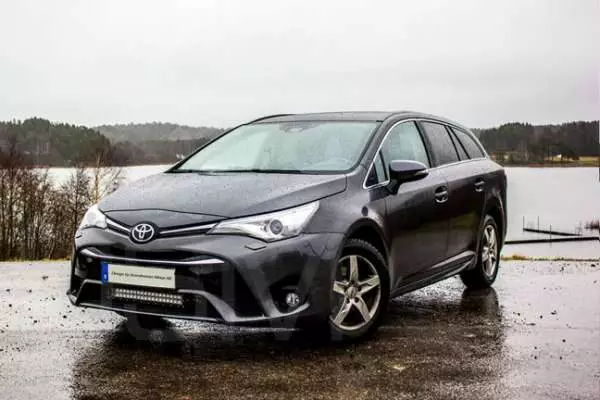 Toyota Avensis Ledramp + modellanpassat fäste - Toyota - 8020100246 - 1