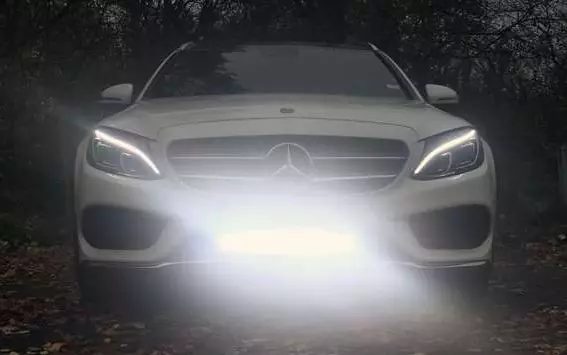 MB C-klass Ledramp + modellanpassat fäste - Mercedes-Benz - 8020100317 - 1