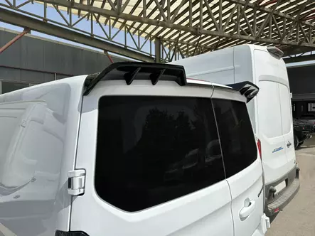 Takspoiler V2 Dubbeldörrar Volkswagen T7 - Modellanpassande tillbehör - 8020112058 - 1