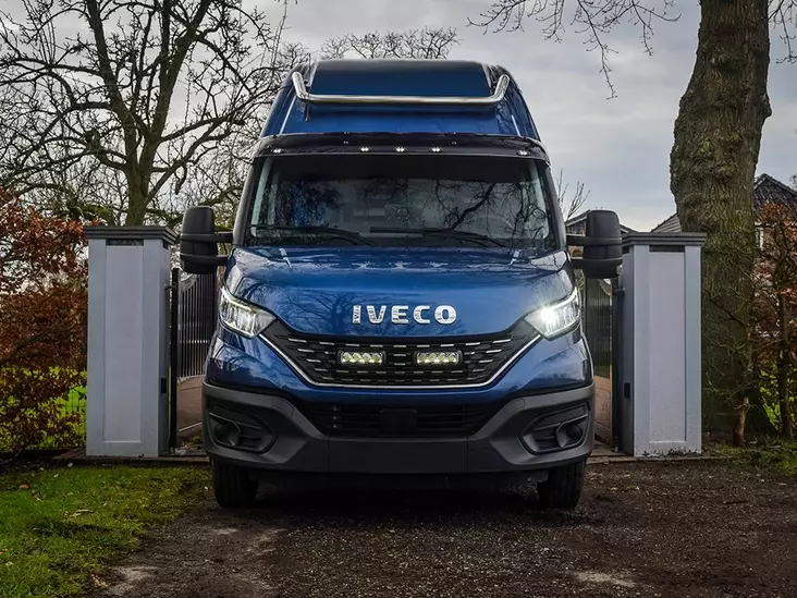 Iveco Daily 2019- Lazer Triple-R 750 Gen2 Grillkit - Modellanpassade LED-ramper - 8020104748 - 1